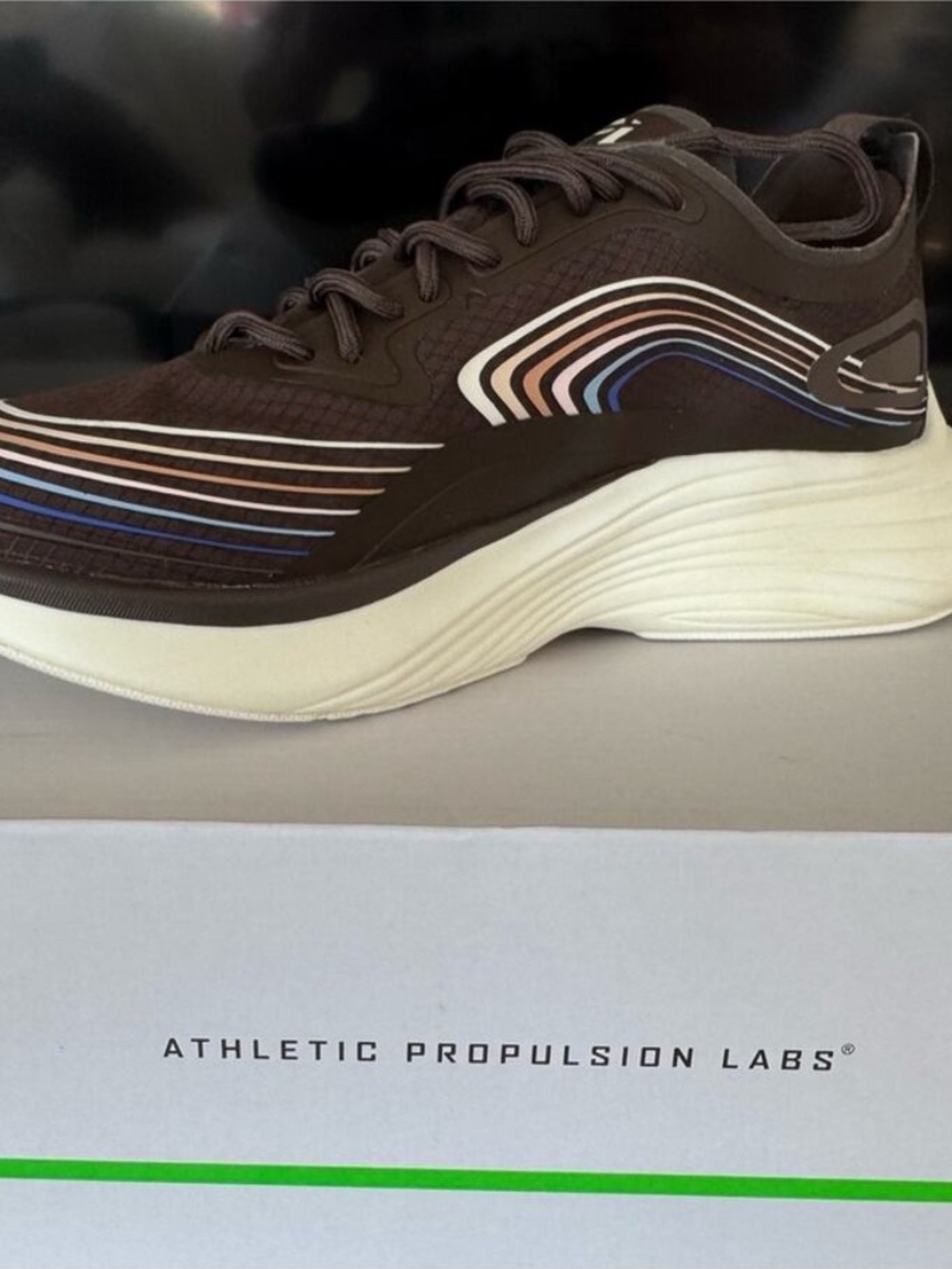 Women’s Streamline APL shoes in Chocolate/Cobalt/Multi 7.5 NEW